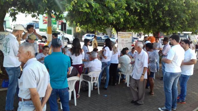 Imagem da Galeria da Notícia: Farmacêuticos prestaram serviços gratuitos à população em Fernandópolis