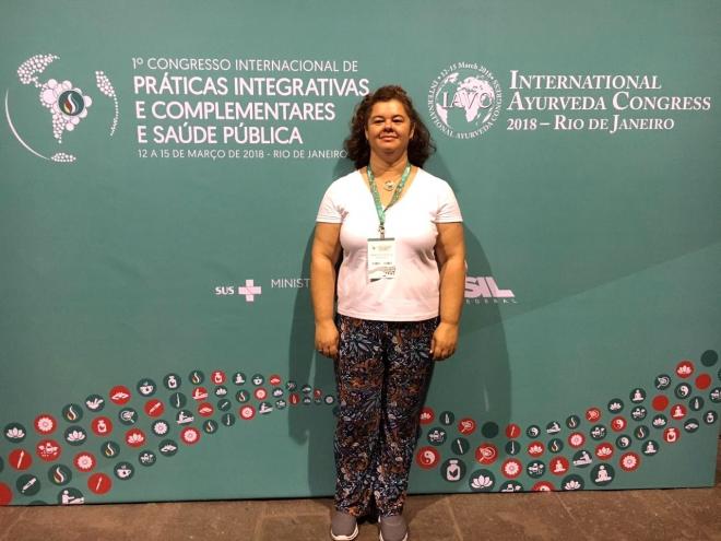 Imagem da Notícia: Professora de Fisioterapia se capacita em congressos internacionais
