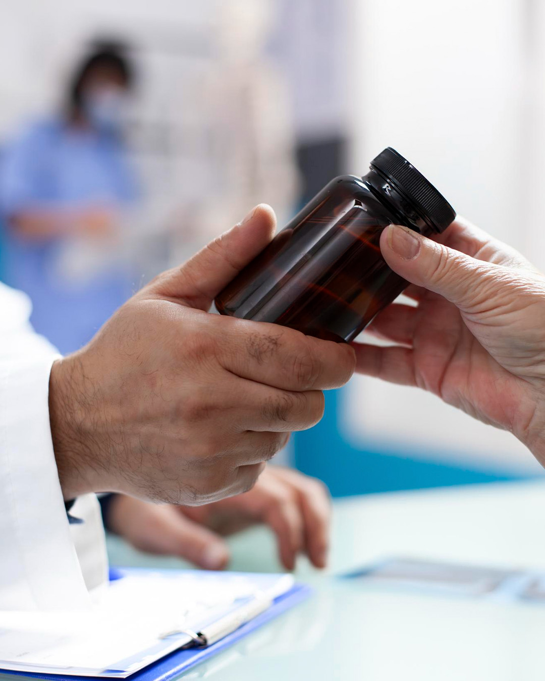DO MEDICAMENTO À PRESCRIÇÃO: COMO ENTENDER MEDICAMENTOS, APRESENTAÇÕES, DOSES E RECEITAS