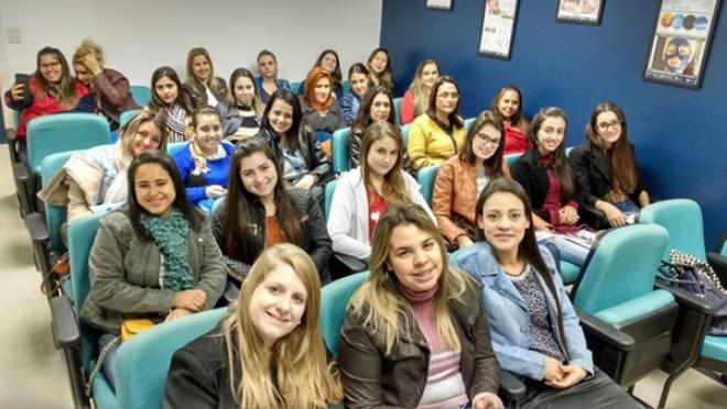 Imagem da Galeria da Notícia: Cursos de Estética e cosmética da FEF realiza visita técnica