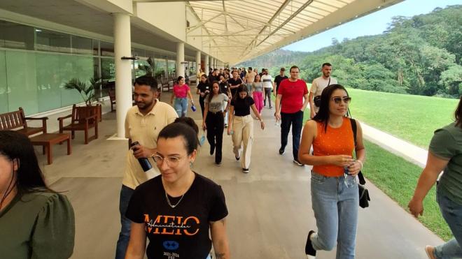 Imagem da Galeria da Notícia: Alunos da FEF visitam a indústria de cosméticos da Natura em Cajamar (SP) e o Porto de Santos