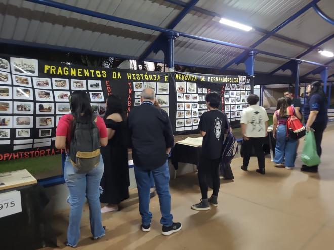 Imagem da Galeria da Notícia: Exposição resgata a história de Fernandópolis nos corredores da FEF