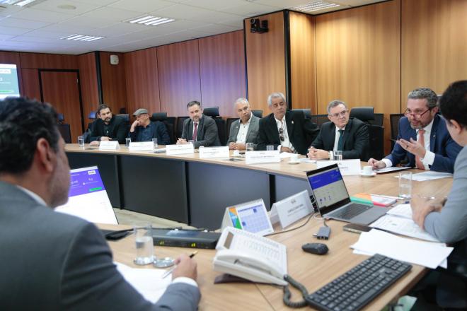 Imagem da Galeria da Notícia: Presidente da FEF participa de agenda em Brasília em busca do reconhecimento da instituição como Centro Universitário