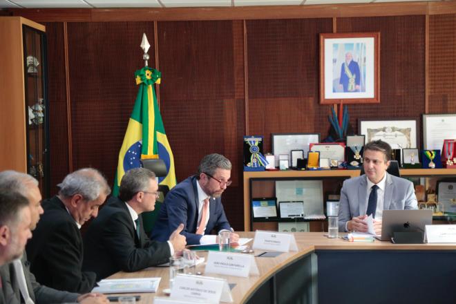 Imagem da Galeria da Notícia: Presidente da FEF participa de agenda em Brasília em busca do reconhecimento da instituição como Centro Universitário