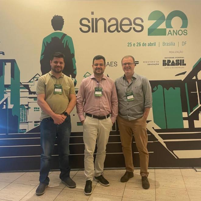 Imagem da Galeria da Notícia: Diretoria da FEF marca presença em evento do INEP celebrando os 20 anos do Sinaes