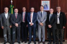 Imagem da notícia: Presidente da FEF participa de agenda em Brasília em busca do reconhecimento da instituição como Centro Universitário